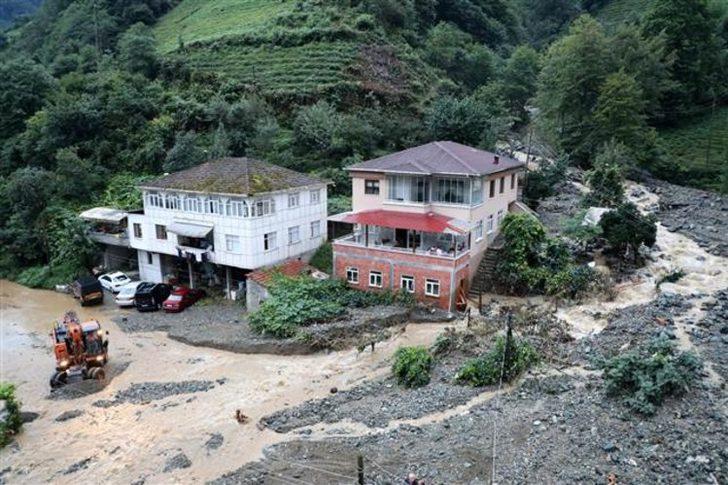 Son dakika: Sel Rize'yi vurdu! Masur kalanlar kurtarıldı, köy yolları ulaşıma kapandı G1