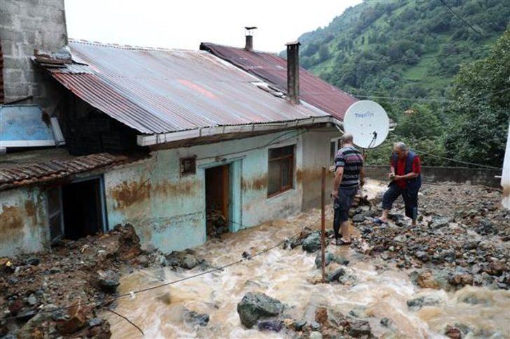 Son dakika: Sel Rize'yi vurdu! Masur kalanlar kurtarıldı, köy yolları ulaşıma kapandı G5