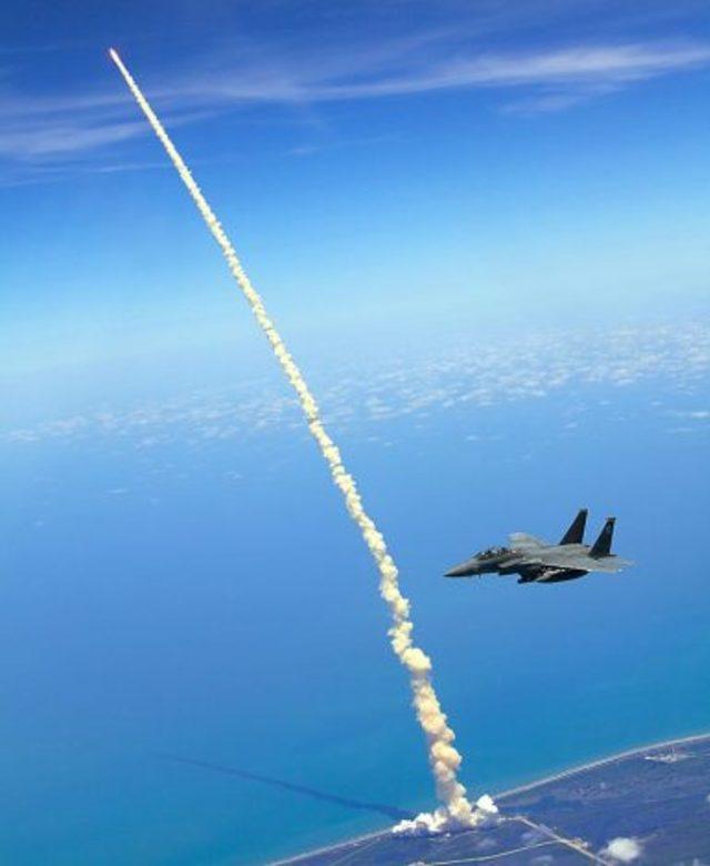 thediplomat-4th_fw_strike_eagles_assist_shuttle_launch-386x470