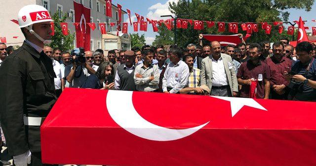 Ağrı şehidini son yolculuğuna uğurladı