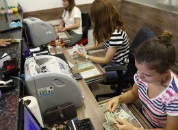 Financial Times: Türkiye'nin liradaki düşüşü durdurmak için önünde 5 seçenek var