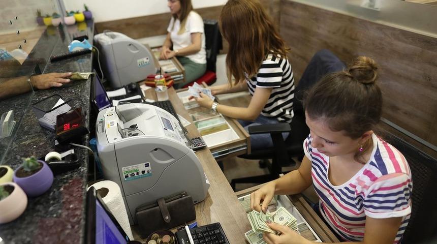 Financial Times: Türkiye'nin liradaki düşüşü durdurmak için önünde 5 seçenek var