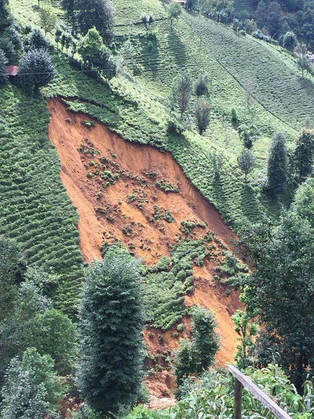 Rize'de sel: 1 ev çöktü, 22 ev boşaltıldı, mahsur kalanlar kurtarıldı (3) 