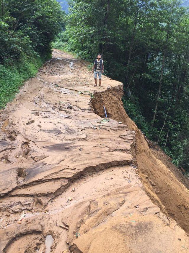 Rize'de sel: 1 ev çöktü, 22 ev boşaltıldı, mahsur kalanlar kurtarıldı (3) 