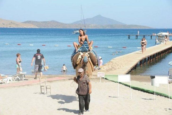 Halk plajına deveyle gitti G3