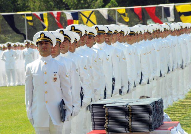 750 deniz astsubayı törenle diplomalarını aldı