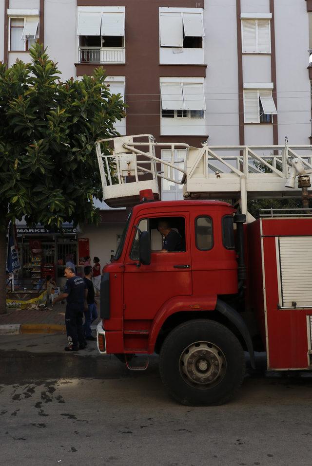 Ocakta unuttuğu yemekten yangın çıkan kadın ağladı