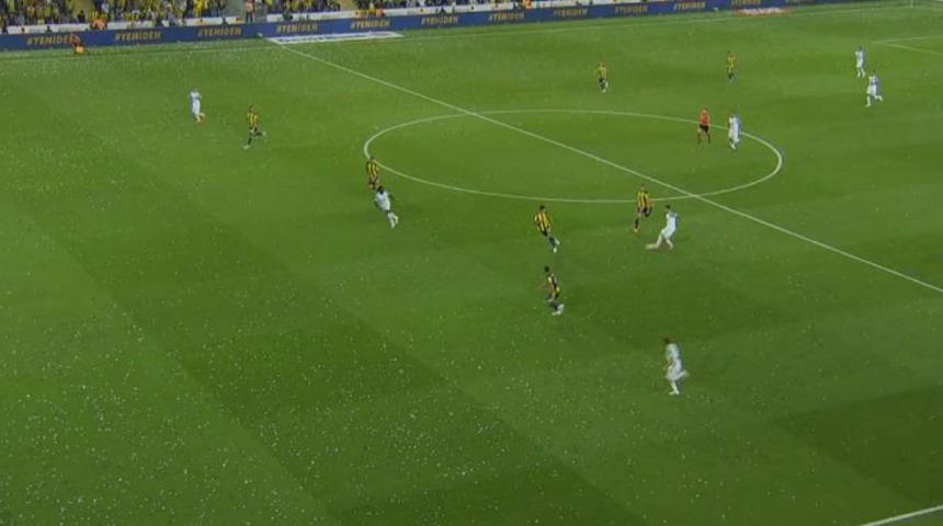 Fenerbahçe - Bursaspor maçına VAR damga vurdu! Önce penaltı, sonra ofsayt...