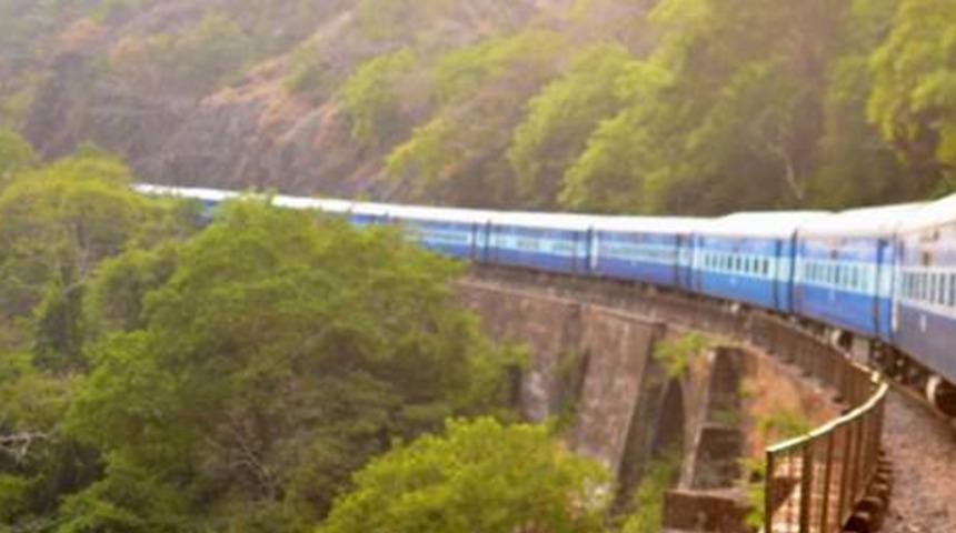 Moğolistan'da 328 yolculu tren raydan çıktı