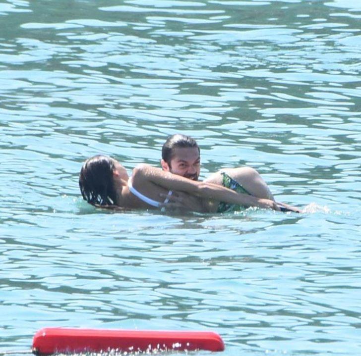 Denizde aşka geldiler! Ünlü çiftin romantik anları... G4