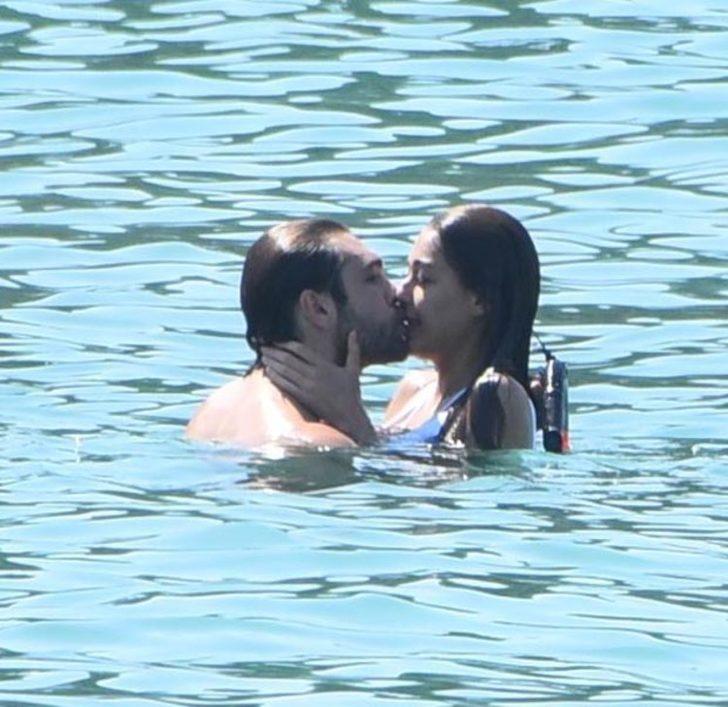 Denizde aşka geldiler! Ünlü çiftin romantik anları... G5