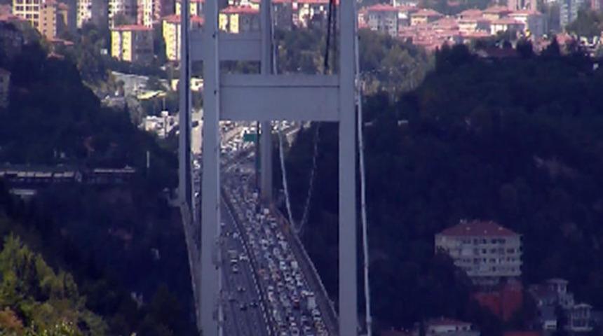 Fatih Sultan Mehmet Köprüsü'nde zincirleme kaza! Yaralılar var