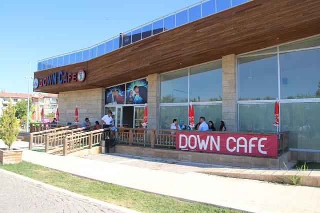 Elazığ da  Down Kafe de &ccedil;ocuklar topluma kazandırılıyor 2