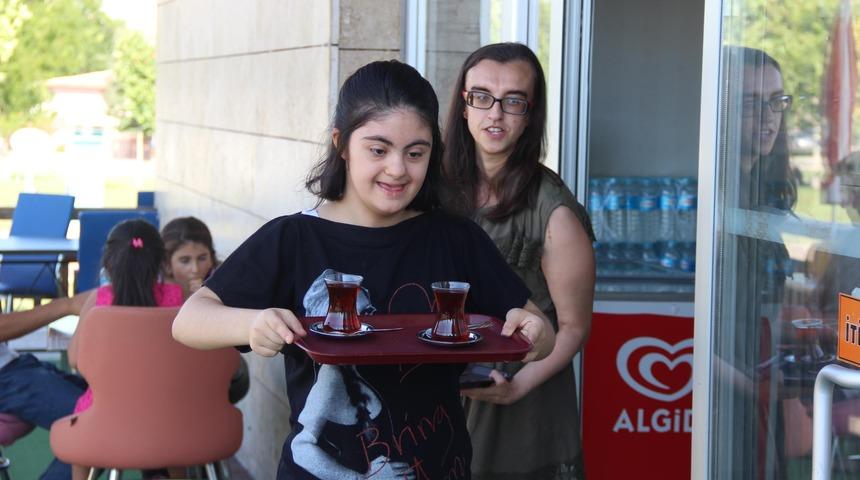 Elazığ'da 'Down Kafe'de &ccedil;ocuklar topluma kazandırılıyor