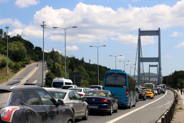 FSM girişindeki kaza trafiği kilitledi