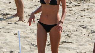 Siyah bikinisiyle mest etti! 