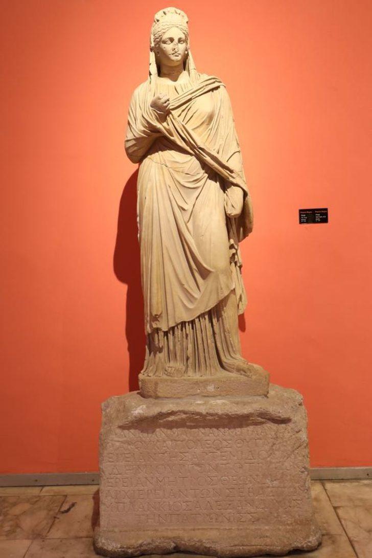 İlk kadın başkanın anıt mezarı günyüzüne çıkarılıyor  G2