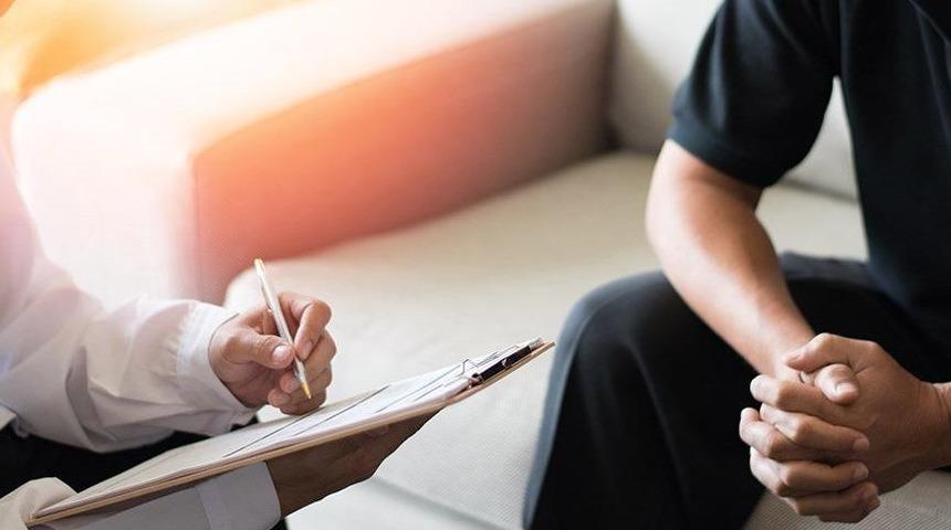 Doktor kontrolünü geciktirdi, penisi kurudu