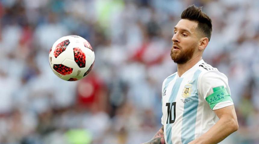 Lionel Messi, Barcelona'da 33. kupasını kazandı