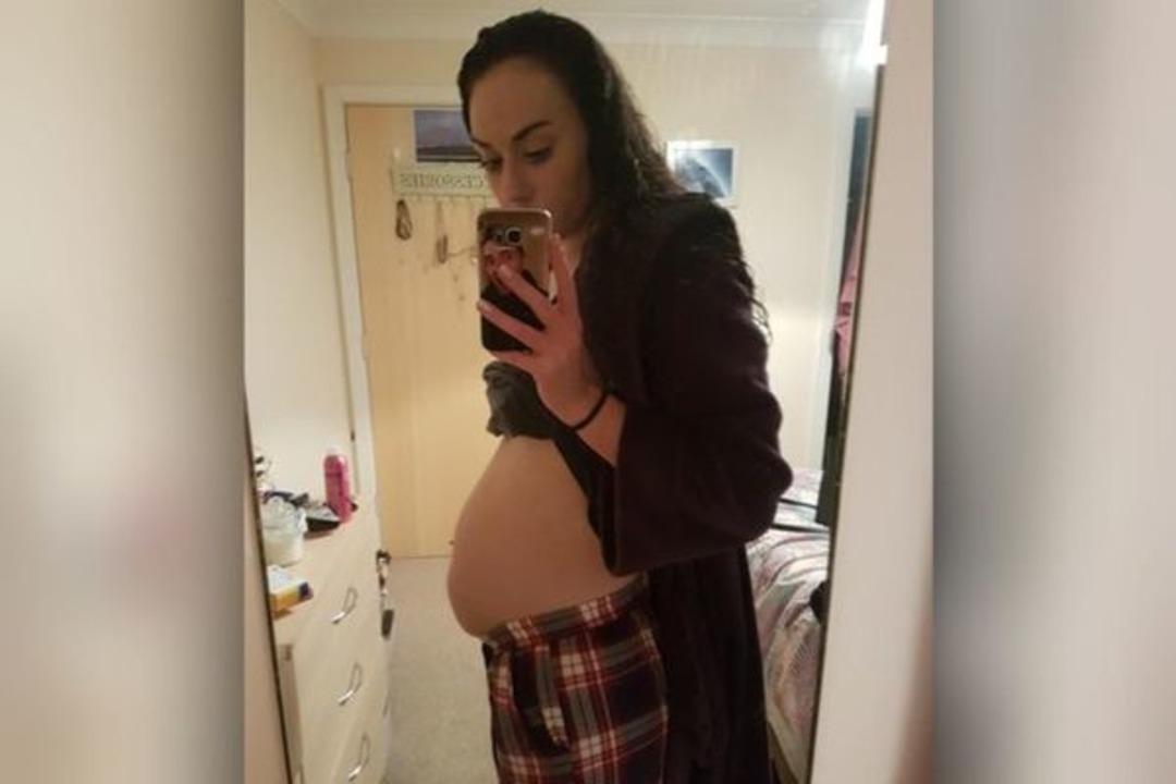 Hamile olduğunu sandı ger&ccedil;eği &ouml;ğrenince hayatının şokunu yaşadı!