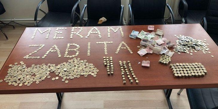 Gezgin dilencinin her yerinden para fışkırdı  G1