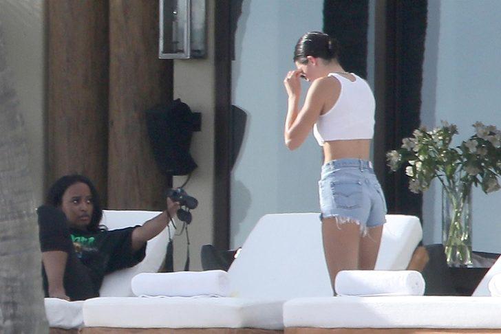 Ünlü model şaşkına çevirdi! Muhabirlerin kendisini görüntülediğini fark edince... G1