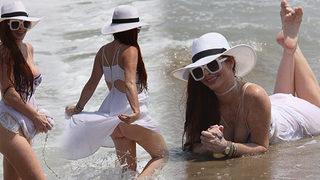 Yine sınır tanımadı! Ünlü oyuncu sahile elbiseyle inince...