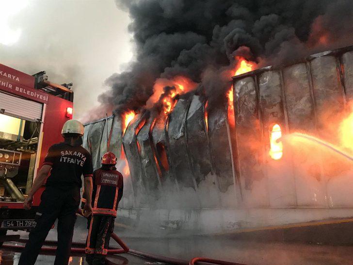 Sakarya'da fabrika alev alev yandı  G5