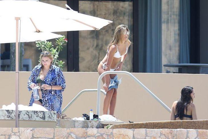 Rocky'nin kızları tatilde! Herkes onlara baktı G3