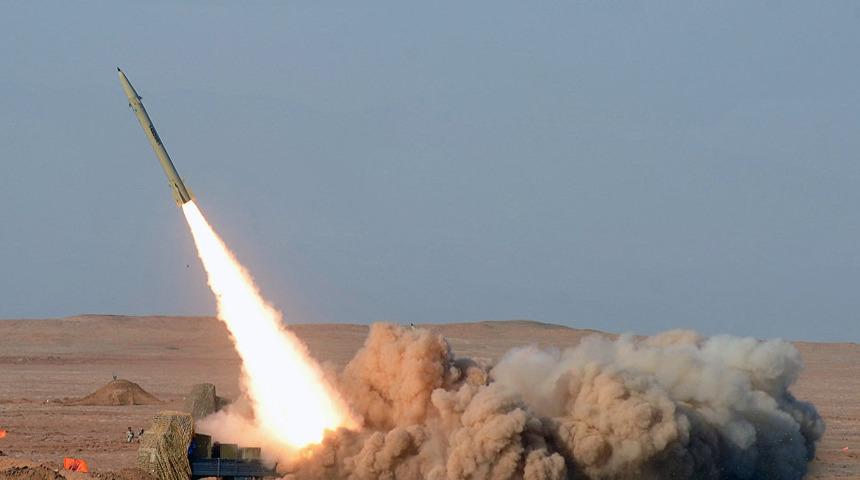 İran yeni nesil 'Fateh Mobin' kısa menzilli balistik füzesini tanıttı