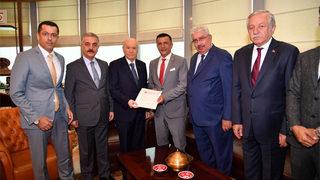 İYİ Parti'den istifa eden Hayati Arkaz MHP'ye geçti!