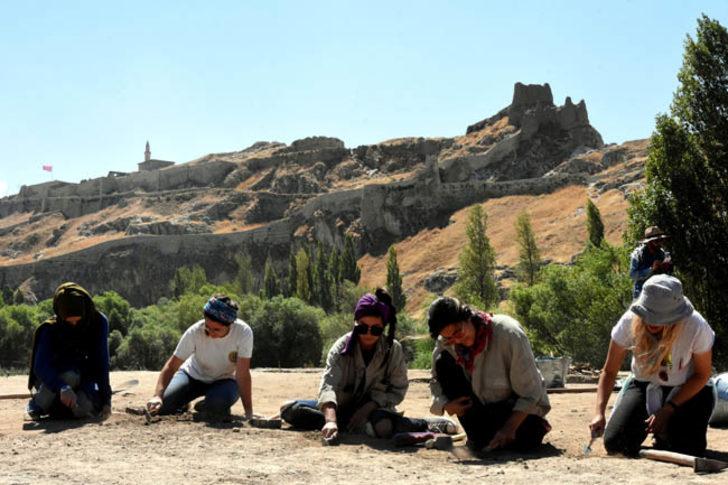 Van'da ortaya çıktı! Kimin ayak izi olduğuna inanamadılar G4