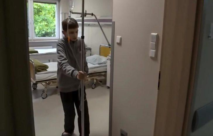 Öyle bir hastalığı var ki! Görenler 12 yaşında sanıyor ama...  G3