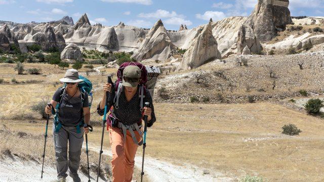 İspanyol kadın, eşinin hayali için kızıyla İstanbul'dan Kahire'ye yürüyor