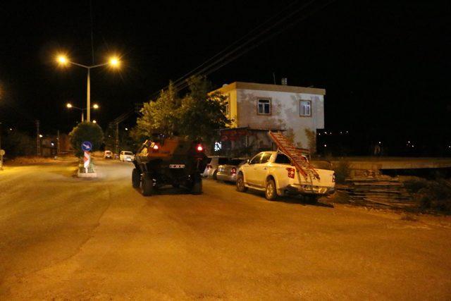 Adıyaman'da mermer ocağını basan teröristlerle çatışma: 2 asker yaralı (2)