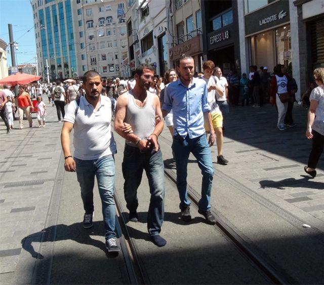 Taksim Meydanı nda taciz rezaleti! 1