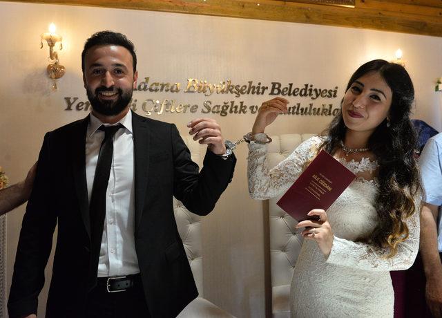 Gelin ve damada polis arkadaşlarından kelep&ccedil;e 1