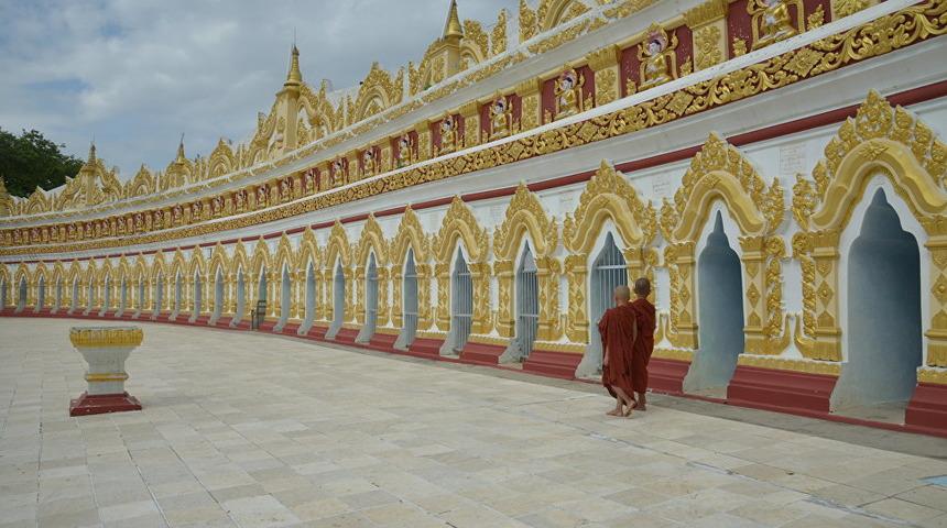 Zihin kontrolüyle seks iddiası keşişi istifaya zorladı