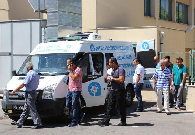 Oğlu tarafından dövülerek öldürülen babayı, yakınları defalarca uyarmış 2