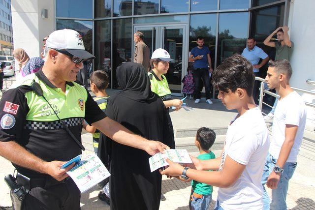 Çocuklardan sürücülere ‘kırmızı düdüklü’ uyarı