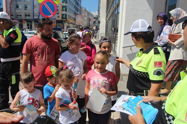 Çocuklardan sürücülere ‘kırmızı düdüklü’ uyarı