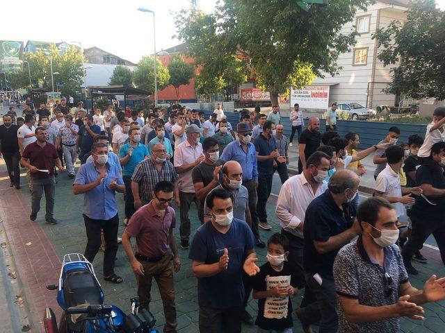 Mahalle çöp kokusunu maske takarak protesto etti