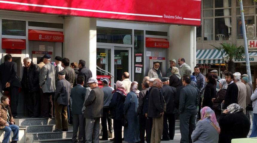 Bayram tatiline rastlayan emekli ödemeleri erkene alındı