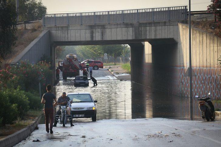 Adana'da sulama kanalı taştı, araçlar mahsur kaldı  G4