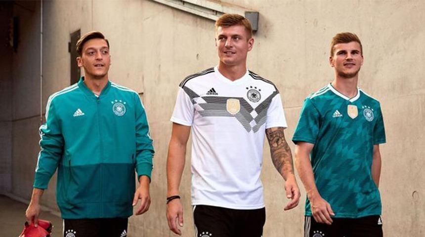 Mesut &Ouml;zil'e Timo Werner'den destek, Toni Kroos'tan eleştiri
