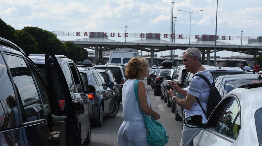 Kapıkule'de gurbetçi kuyruğu
