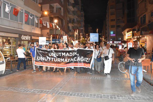 İzmir'de meşaleli yürüyüş