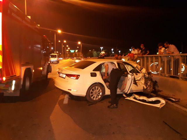 Kontrolden çıkan otomobil taksiye çarptı: 2'si ağır 3 yaralı