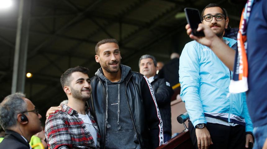 Burnley - Medipol Başakşehir ma&ccedil;ını Cenk Tosun trib&uuml;nden takip etti!
