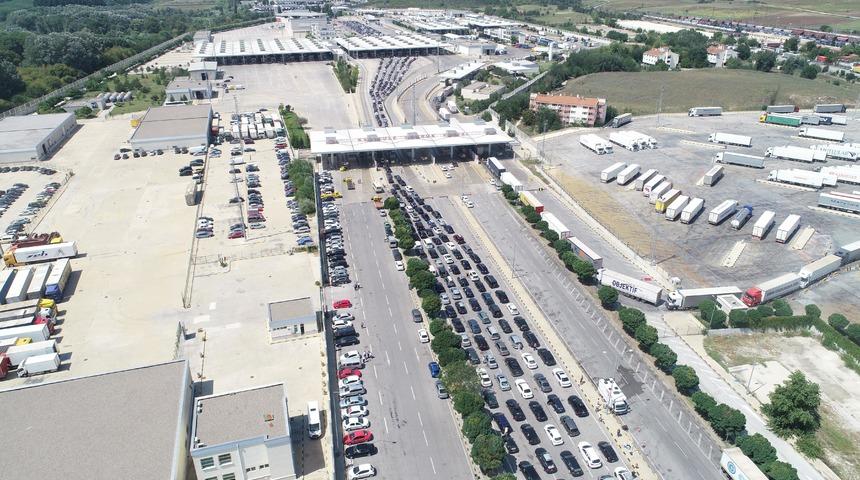 Kapıkule'de yoğunluk; araç kuyruğu gümrük dışına taştı
